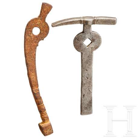 Zwei Radschlossschlüssel, deutsch, 17. Jhdt. - photo 1 Zwei Radschlossschlüssel, deutsch, 17. Jhdt. - photo 1