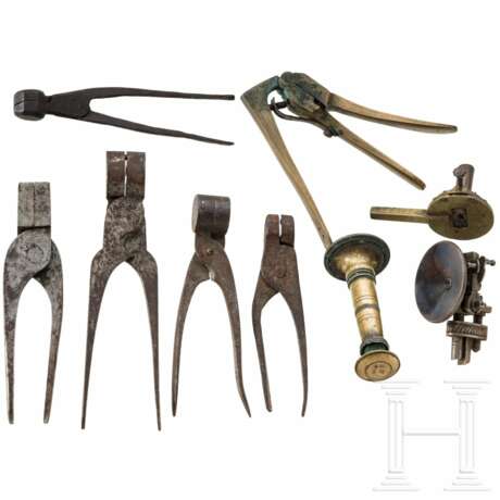 Konvolut mit Diopter, Kugelsetzer, Kugel- und Delaborierzange, 19. Jhdt. - photo 2 Konvolut mit Diopter, Kugelsetzer, Kugel- und Delaborierzange, 19. Jhdt. - photo 2