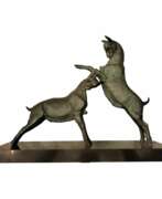 Catalogue des produits. Dynamic Animal Sculpture of Goats in Bronze, 20th Century