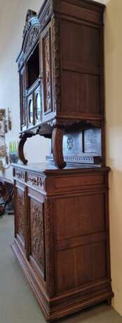Buffet sculpté en bois. Chêne. Hollande. Années 1910. Dimensions : hauteur 243 cm ; largeur 130 cm ; profondeur 51 cm. Oak Other style Early 20th century - Foto 6 Buffet sculpté en bois. Chêne. Hollande. Années 1910. Dimensions : hauteur 243 cm ; largeur 130 cm ; profondeur 51 cm. Oak Other style Early 20th century - Foto 6