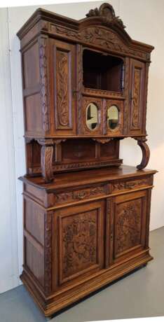 Buffet sculpté en bois. Chêne. Hollande. Années 1910. Dimensions : hauteur 243 cm ; largeur 130 cm ; profondeur 51 cm. Oak Other style Early 20th century - Foto 10 Buffet sculpté en bois. Chêne. Hollande. Années 1910. Dimensions : hauteur 243 cm ; largeur 130 cm ; profondeur 51 cm. Oak Other style Early 20th century - Foto 10