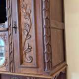 Buffet sculpt&eacute; en bois. Ch&ecirc;ne. Hollande. Ann&eacute;es 1910. Dimensions&nbsp;: hauteur 243&nbsp;cm&nbsp;; largeur 130&nbsp;cm&nbsp;; profondeur 51&nbsp;cm. Oak Other style Early 20th century - Foto 11