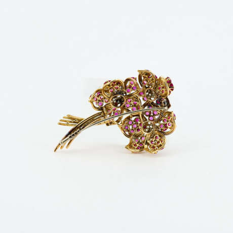 Corundum-Diamond-Brooch "BOUQUET" - photo 2 Corundum-Diamond-Brooch "BOUQUET" - photo 2