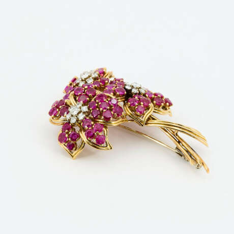 Corundum-Diamond-Brooch "BOUQUET" - photo 3 Corundum-Diamond-Brooch "BOUQUET" - photo 3