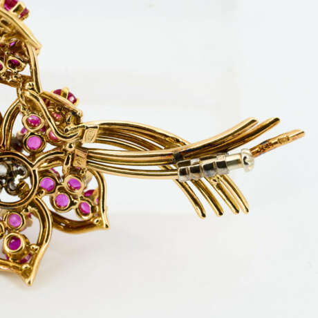 Corundum-Diamond-Brooch "BOUQUET" - photo 4 Corundum-Diamond-Brooch "BOUQUET" - photo 4