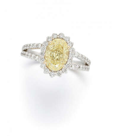 Fancy Yellow Diamond-Ring - photo 1 Fancy Yellow Diamond-Ring - photo 1