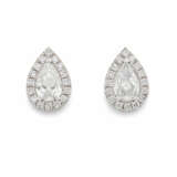 Classic Diamond-Ear Studs - фото 1