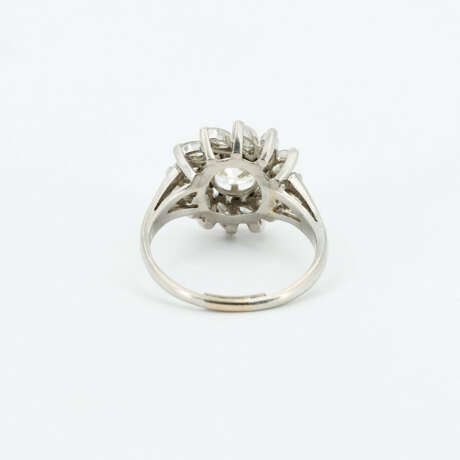 Diamond-Entourage Ring - photo 3 Diamond-Entourage Ring - photo 3