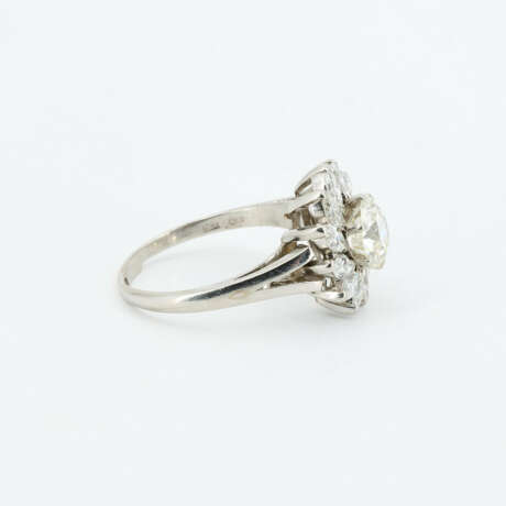 Diamond-Entourage Ring - photo 4 Diamond-Entourage Ring - photo 4