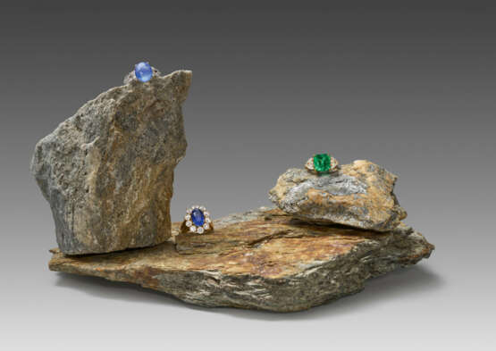 Magnificent Sapphire and Diamond-Entourage Ring - photo 7