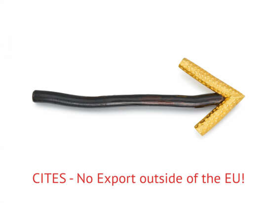 Black Coral-Gold-Brooch 'Arrow' - photo 1