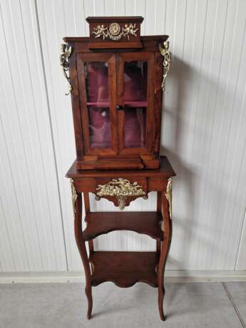 Restored antique display case with beautiful bronze elements Ореховое дерево Eclecticism 19th century г. - фото 9