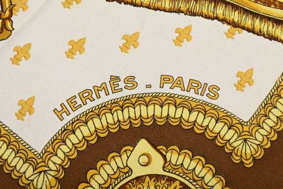 Hermès Seiden Carré "Selles a Housse" in bordeaux/… - Foto 4 Hermès Seiden Carré "Selles a Housse" in bordeaux/… - Foto 4
