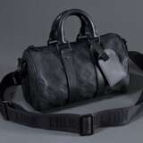 Louis Vuitton "Keepall 25" Tasche in schwarzem Tau… - Foto 1