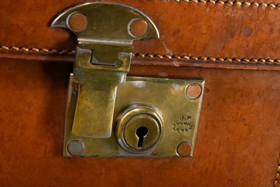 Large brown vintage leather suitcase with embossed… - фото 2 Large brown vintage leather suitcase with embossed… - фото 2