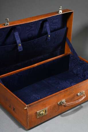 Large brown vintage leather suitcase with embossed… - фото 5 Large brown vintage leather suitcase with embossed… - фото 5