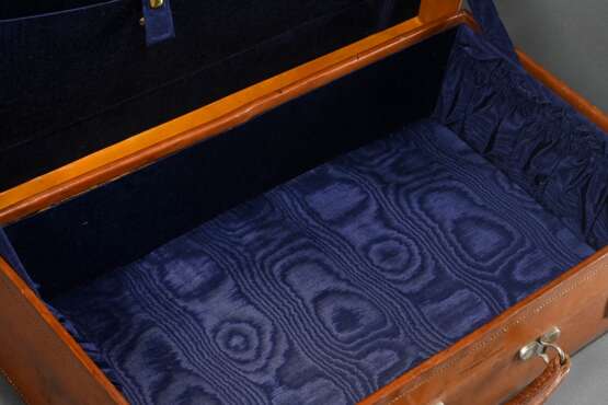 Large brown vintage leather suitcase with embossed… - фото 6 Large brown vintage leather suitcase with embossed… - фото 6