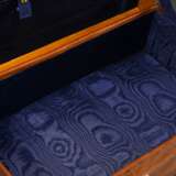 Large brown vintage leather suitcase with embossed… - фото 6