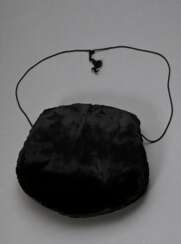 Gerupfter schwarzer Nerz Muff mit blauem Brokatfut…