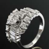 Elegant mid-century 750 white gold ring with brill… - photo 1