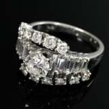 Elegant mid-century 750 white gold ring with brill… - photo 2