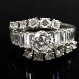 Elegant mid-century 750 white gold ring with brill… - photo 3
