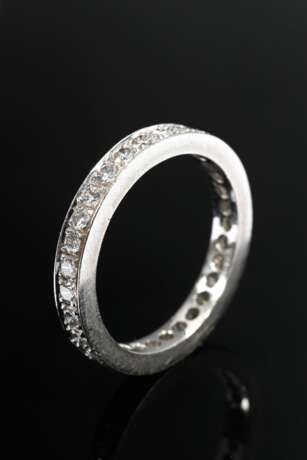 750 white gold memory ring with 31 brilliant-cut d… - фото 1 750 white gold memory ring with 31 brilliant-cut d… - фото 1