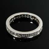 750 white gold memory ring with 31 brilliant-cut d… - фото 2
