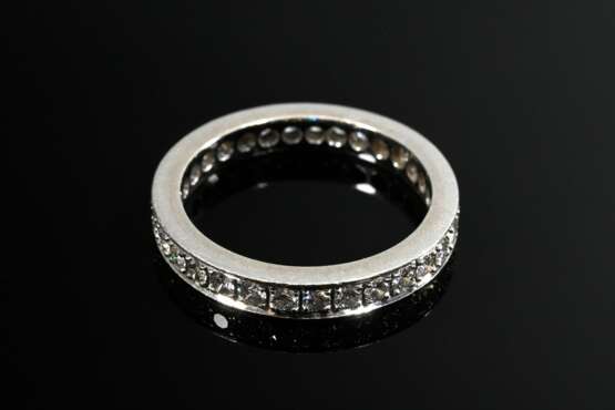 750 white gold memory ring with 31 brilliant-cut d… - фото 2 750 white gold memory ring with 31 brilliant-cut d… - фото 2