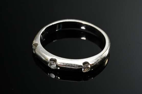 Zarter Weißgold 585 Ring mit 3 Brillanten (zus. ca… - Foto 2 Zarter Weißgold 585 Ring mit 3 Brillanten (zus. ca… - Foto 2