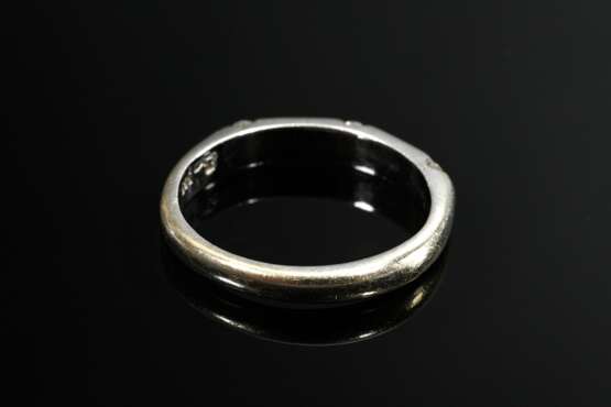 Zarter Weißgold 585 Ring mit 3 Brillanten (zus. ca… - Foto 3 Zarter Weißgold 585 Ring mit 3 Brillanten (zus. ca… - Foto 3