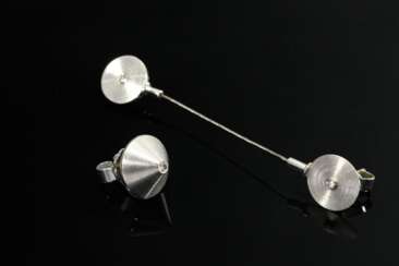 2 Various futuristic stud earrings with diamonds (…