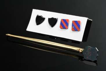 5 Various pieces of heraldic jewellery: 750 yellow…