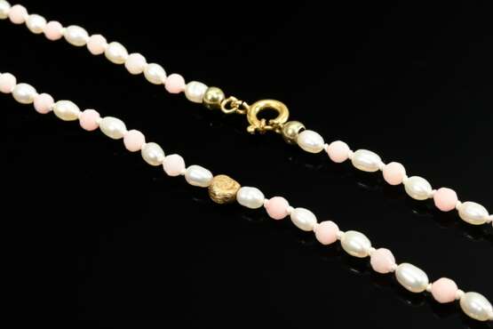 Delicate angel skin coral necklace with small alte… - photo 1 Delicate angel skin coral necklace with small alte… - photo 1