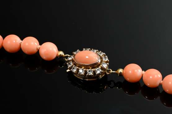 Lightweight coral choker with oval gold-plated sil… - photo 2