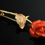 750 yellow gold pin with carved coral ‘rose’, 7.5g… - photo 1