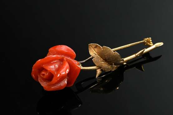 750 yellow gold pin with carved coral ‘rose’, 7.5g… - photo 2 750 yellow gold pin with carved coral ‘rose’, 7.5g… - photo 2