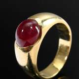 Classic 750 yellow gold band ring with ruby caboch… - photo 1