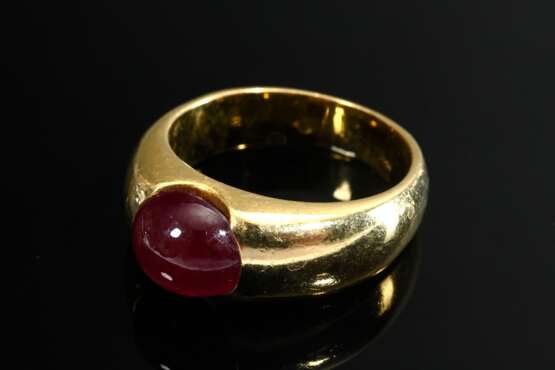 Classic 750 yellow gold band ring with ruby caboch… - photo 2