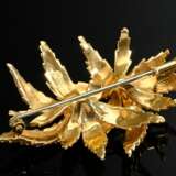 Mid-century yellow gold 750 double flower brooch w… - photo 2