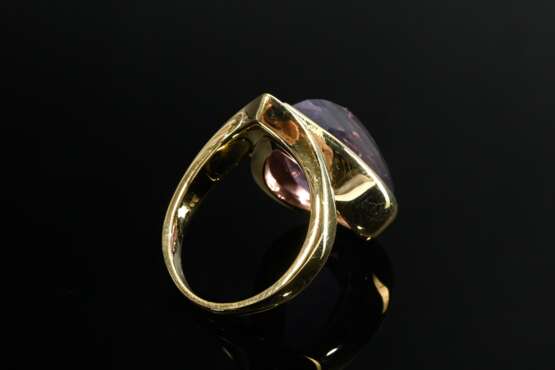 Large modern 750 yellow gold ring with faceted tea… - photo 3