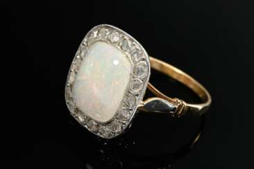 Zarter Gelbgold 750 Ring mit flachem Opalcabochon …