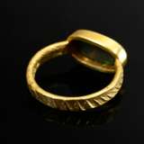 Handcrafted 750 yellow gold ring with oval grey op… - фото 3