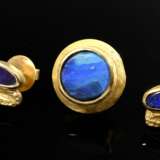 3 assorted 750 yellow gold stud earrings with blue… - фото 1