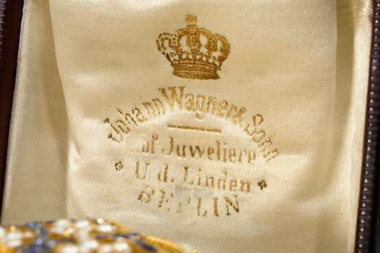 Large courtly yellow gold 900 gift brooch of Empre… - фото 6