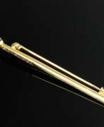 Product catalog. Classic 585 yellow gold pin with oval tanzanite an…