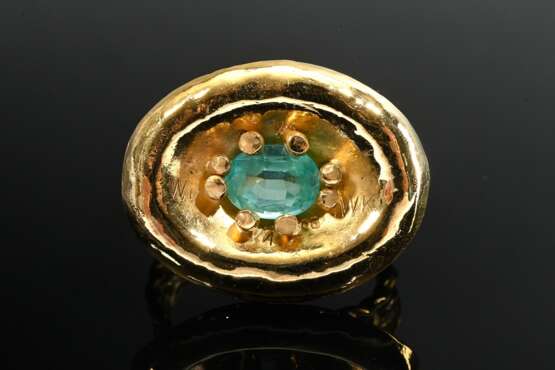 Large 900 yellow gold ring with emerald in prong s… - фото 5 Large 900 yellow gold ring with emerald in prong s… - фото 5