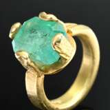 Handcrafted 750 yellow gold ring with large emeral… - photo 1