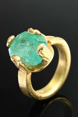 Handcrafted 750 yellow gold ring with large emeral… - photo 1