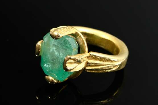 Handcrafted 750 yellow gold ring with large emeral… - photo 2